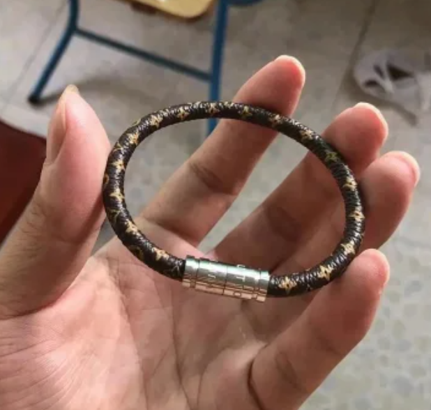 Silver Buckle Old Flower Leather Bracelet